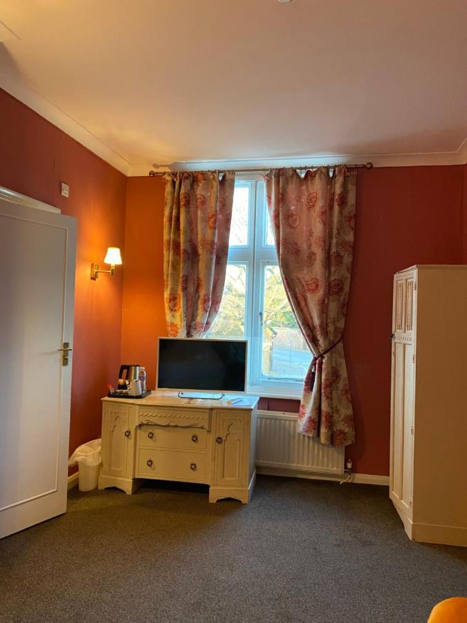 The Ardingly Inn Екстериор снимка