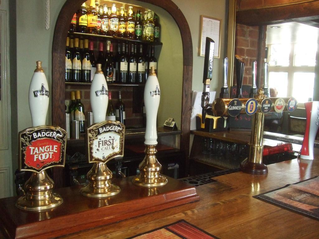 The Ardingly Inn Екстериор снимка