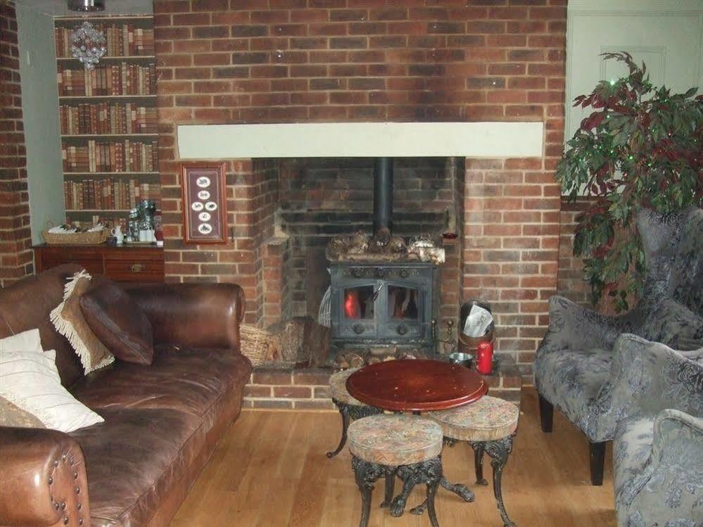 The Ardingly Inn Екстериор снимка